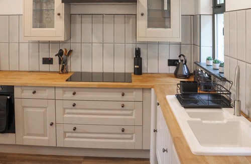 Neyland Cottage | Stylish marina-side setting with panoramic views.