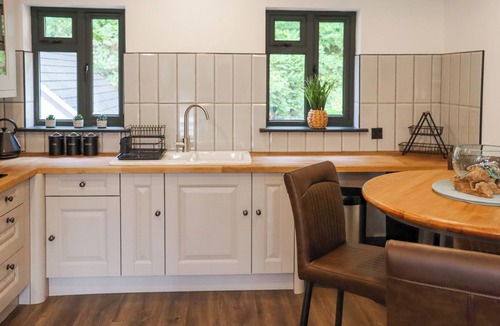 Neyland Cottage | Stylish marina-side setting with panoramic views.