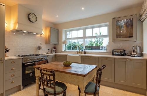 Devizes House | Stylish Mews House in Central Devizes, with parking