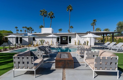 Tahquitz River Estates House | Stylish Mid-Century Home