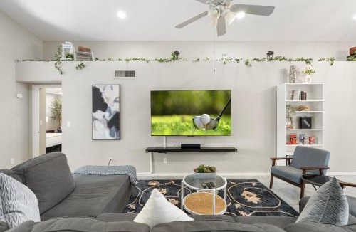 Santiago House | Stylish Mid-Century 4BR Escape with Pool & Luxe Vibes