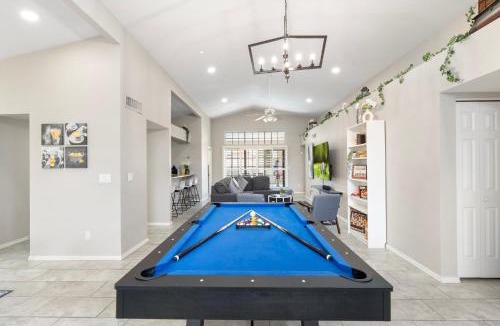 Santiago House | Stylish Mid-Century 4BR Escape with Pool & Luxe Vibes