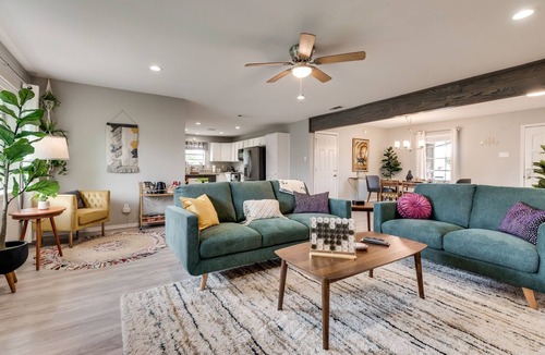 Heath House | Stylish Mid Century Modern Home @ Lake Ray Hubbard