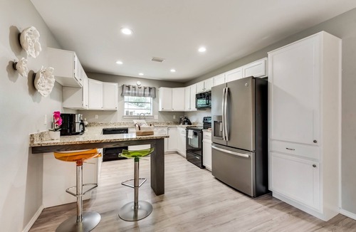 Heath House | Stylish Mid Century Modern Home @ Lake Ray Hubbard