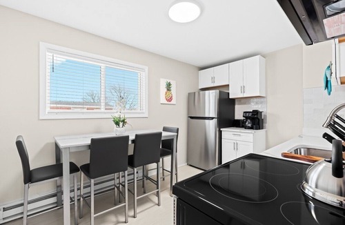 Hazel Park Apartment | Stylish Mid-Century | 2BD | CentralHZ