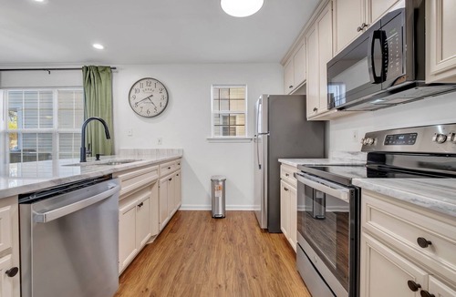 Tallahassee House | Stylish Mid-century Modern 3-bedroom 2.5 bath townhome in awesome Tallahassee