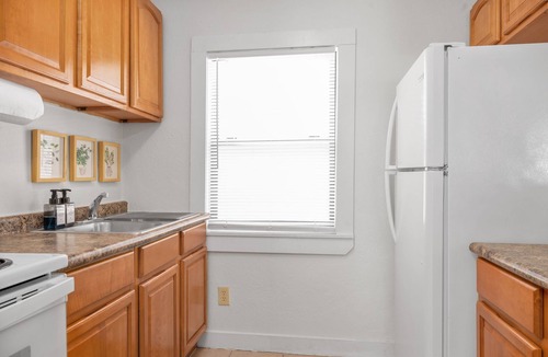 Mobile Apartment | Stylish Midtown Flat – 20B