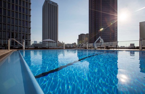 SoNo Apartment | Stylish Midtown King Studio | Free Breakfast + Seasonal Pool Access