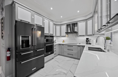 Meadowvale Village House | Stylish Mississauga Stay 4BR- Office + Patio + BBQ