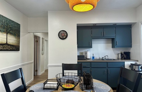 Cranston House | Stylish, Modern 2-Level Home