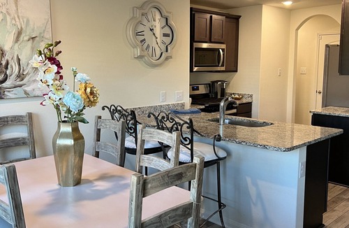 Forney House | Stylish Modern 3BD 2BA 30 minutes to Downtown Dallas Free HS-WiFi
