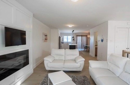 Moncton House | Stylish, Modern 3BR in Moncton