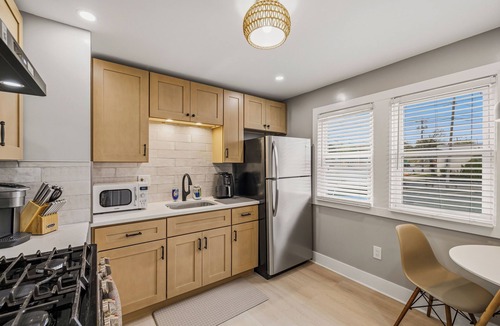 Eggertsville House | Stylish Modern 4-bedroom house with AC in charming Eggertsville