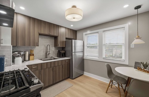 Eggertsville House | Stylish Modern 4-bedroom house with AC in charming Eggertsville