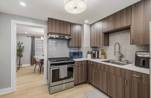 Eggertsville House | Stylish Modern 4-bedroom house with AC in charming Eggertsville