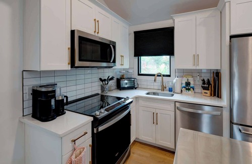 12 South House | Stylish Modern Bungalow in Nashville's 12 South
