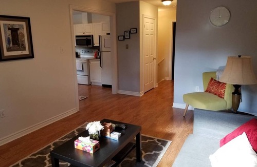 Sharon House | Stylish, Modern 2nd Floor Private Apt. In Quiet Area, Close To Lake Simcoe