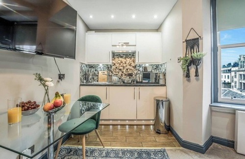 Laurieston Apartment | Stylish Modern Central Gem in Central Edinburgh