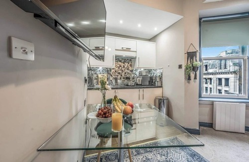 Laurieston Apartment | Stylish Modern Central Gem in Central Edinburgh