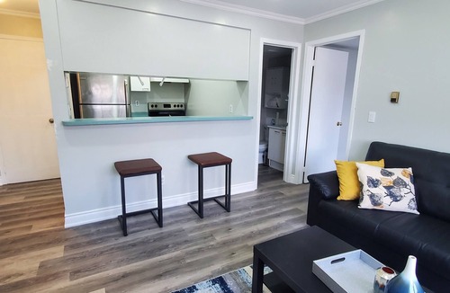 Hurontario Condo | Stylish Modern Condo in the City