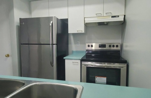Hurontario Condo | Stylish Modern Condo in the City