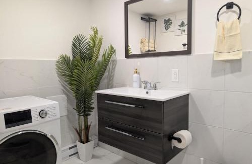 Fabreville Apartment | Stylish & Modern Condo - FREE Parking & EV Chargers