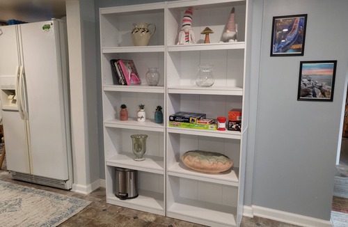 Beecher Apartment | Stylish, Modern & Cozy Garden Apartment near Chicago