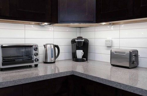 Bracondale Hill Hotel | Stylish Modern Family Suite with Patio