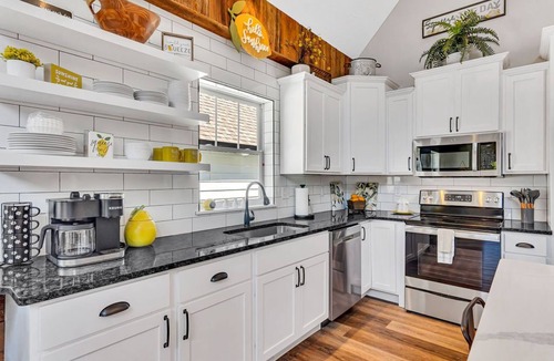 Hollister House | Stylish Modern Farmhouse Near Table Rock Lake In and Outdoor Pools Pickleball Free Daily Tickets!