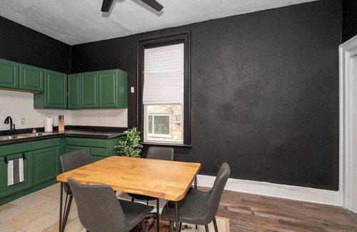 Walnut Hills Condo | Stylish, Modern Gem in the HIlls