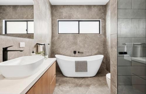 Highton House | Stylish Modern Getaway Geelong