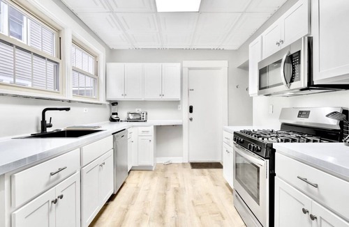 Front Park Apartment | Stylish & Modern Getaway Near Downtown Buffalo!