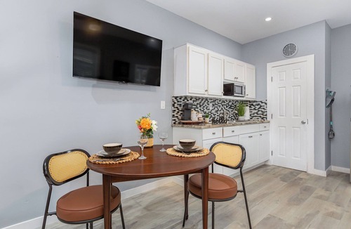 Durham Apartment | Stylish-Modern Open Concept Studio In The Hearth Of Durham NC