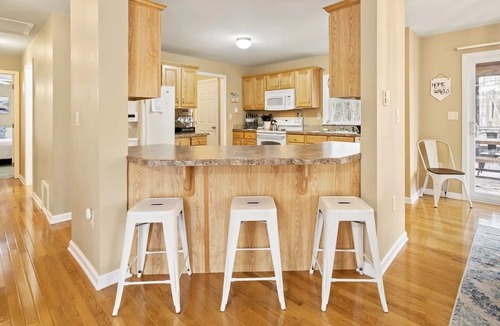 Lake Ariel House | Stylish & Modern Private Getaway in Lake Ariel!