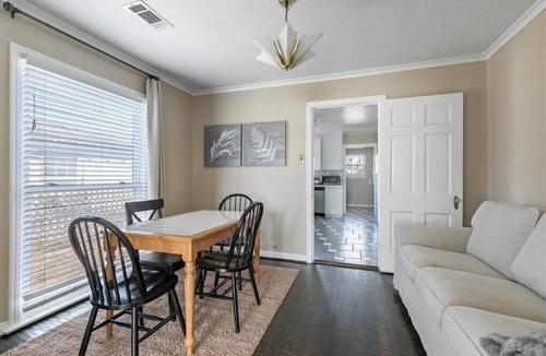 Richardson House | Stylish & Modern Private Getaway in Richardson!