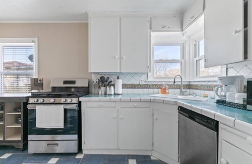 Richardson House | Stylish & Modern Private Getaway in Richardson!