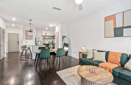 Reynoldstown Apartment | Stylish Modern Queen Suite + Parking, Pet Friendly