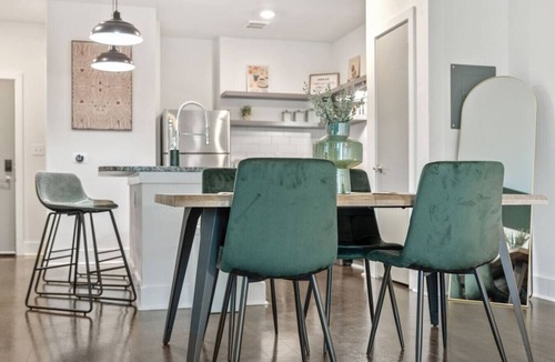 Reynoldstown Apartment | Stylish Modern Queen Suite + Parking, Pet Friendly