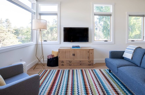 Strawberry Apartment | Stylish & Modern Studio in Mill Valley