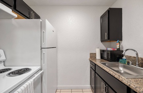 Southwest Orlando Apartment | Stylish Modern Studio Apt Citrus Oaks with AC and WiFi