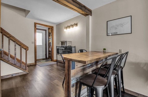 Ellicottville House | Stylish, Modern & Walk or Shuttle to Holiday Valley