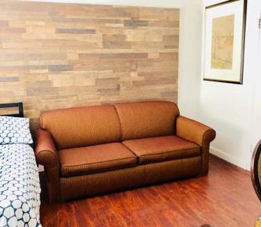Downtown Montreal Apartment | Stylish Montreal Apartment: Comfortable Stay in the Golden Square Mile
