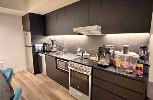 Nouveau-Rosemont Condo | Stylish Montreal Stay 3 Minutes to Metro, Easy Downtown Access