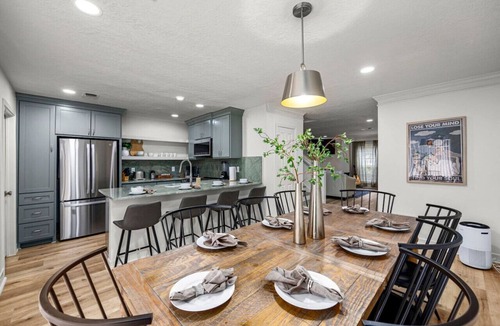 Montrose Villa | Stylish Montrose Townhome with Music Decor and Sleeps 10