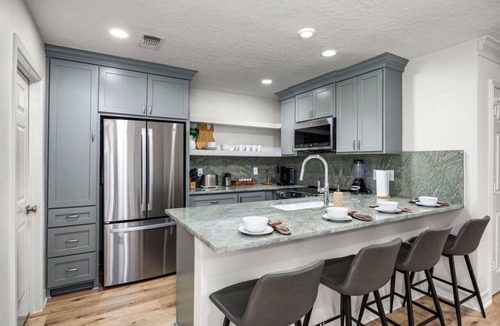 Montrose Villa | Stylish Montrose Townhome with Music Decor and Sleeps 10