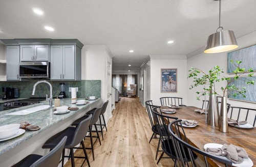 Montrose Villa | Stylish Montrose Townhome with Music Decor and Sleeps 10