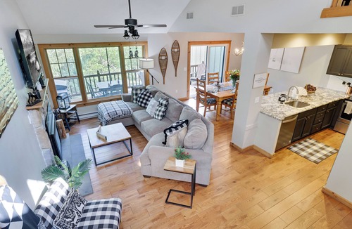 Tannersville House | 🏔️ Stylish Mountain Retreat Across from Camelback Located in the highly desirable Northridge at Camelback community, this spacious and modern home is your ideal year-round getaway.