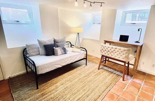 South Capitol House | Stylish New Mexican Getaway Blocks from Plaza