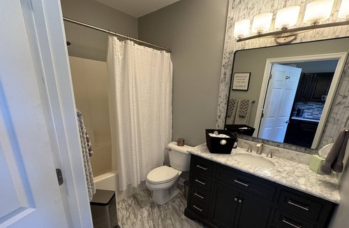Smith Mountain Lake Condo | Stylish new studio on SML Mariners