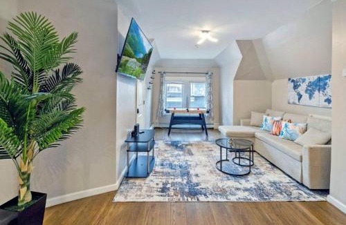 East Orange Apartment | Stylish Newark 2BR | Great WFH, WiFi, Near Transit